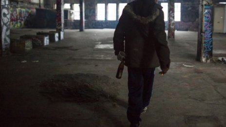 Дяволският кръговрат на бедния българин. Проси и спи из Европа-та