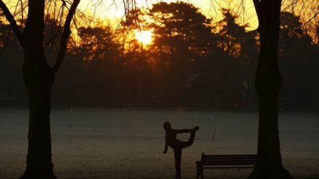 Времето утре: Ясно, с температури до 15 градуса
