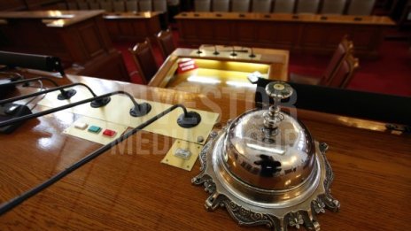 Работа до полунощ! Парламентът продължава с бюджета