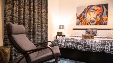 Испания иска премахване на над 65 000 обекти за отдаване под наем чрез Airbnb