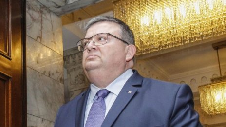 Цацаров и шефът на ДАТО се кълнат: Няма масово подслушване!