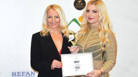 Трикратната световна шампионка по бокс Дейзи Ланг връчи на REFAN туристически Оскар