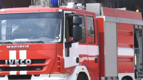 Пожар унищожи 5 леки автомобила в Пловдив