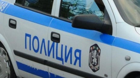 Роми се сбиха в Самоков, мятат туба с бензин по патрулка