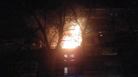 Пожар в два апартамента... Заради коледни лампички