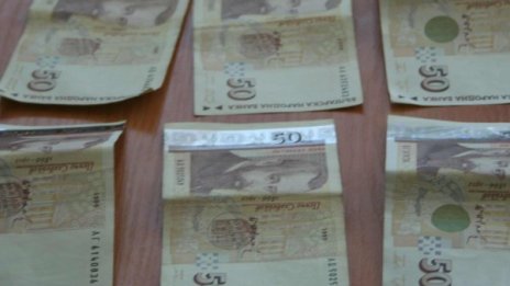 Наивна шуменка даде 4 хил. евро на "полицай"