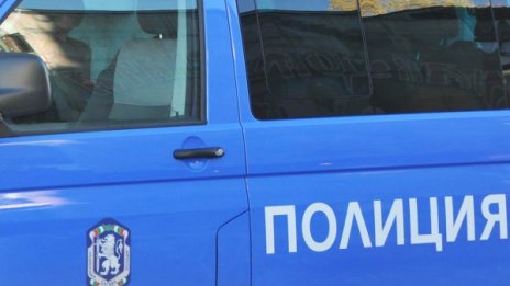 Скандал, удар с тръба... заради паркиране на бус