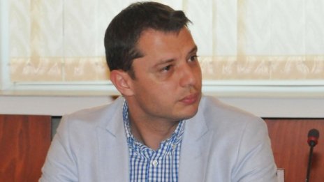 Добрев: Цената на тока на свободния пазар расте без причина!
