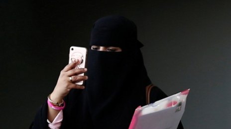 Саудитска Арабия разхлаби забраните: Жените на мотори!