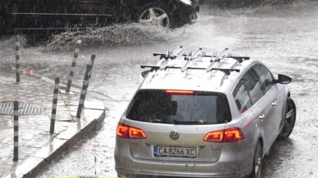 Дъждът ще преминава в сняг, температурите ще падат