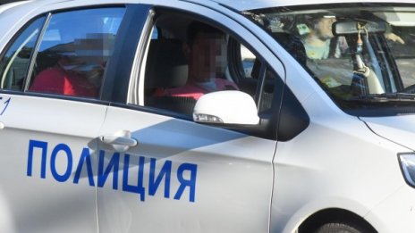 Арестуваха осем души за незаконно оръжие