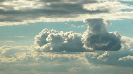 Слънцето ще се показва утре, но си остава студено