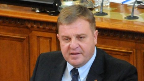 Каракачанов за парите, корабите, МИГ-овете – 1:1 и 1 греда