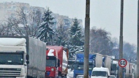 Голямото пътуване: Спират камионите от 16 до 20 часа