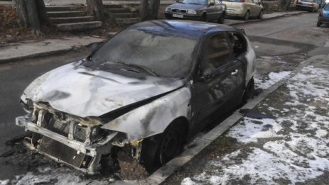 "Алфа ромео" изгоря в Бургас. Умишлен палеж?