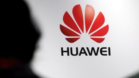 Висш китайски мениджър на Huawei закопчан за корпуция