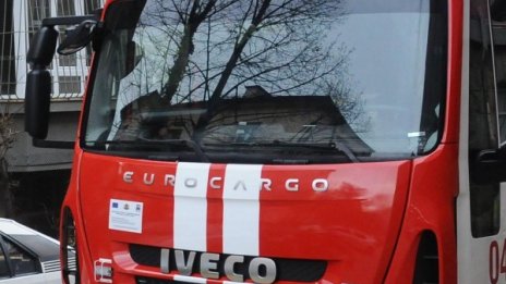 Кола пламна в движение, блокира трафика по Е-79