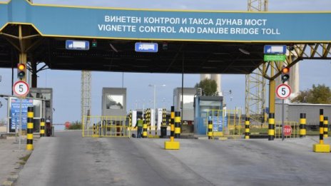 Русенци не искат за плащат за колите им през "Дунав мост"