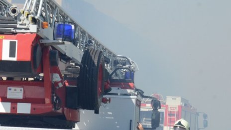 Мъж горил автомобилни гуми и си подпалил къщата в Русе
