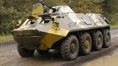  Пиян руснак с краден БТР в магазин, за... бутилка вино 