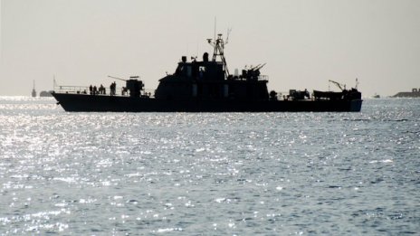 Ирански боен кораб се разби в каспийско пристанище 