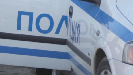 Кола падна в река край Стражица, жена е пострадала