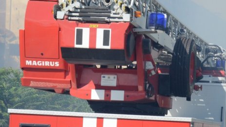 Мъж с изгаряния след пожар в автомобил във Виноградец