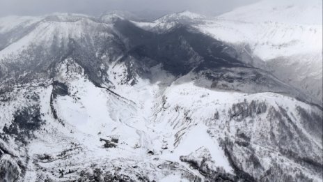 15 души пострадаха при изригването на вулкан в Япония