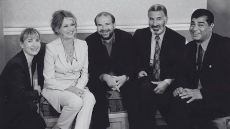 Белица благодари на Брижит Бардо за мечките