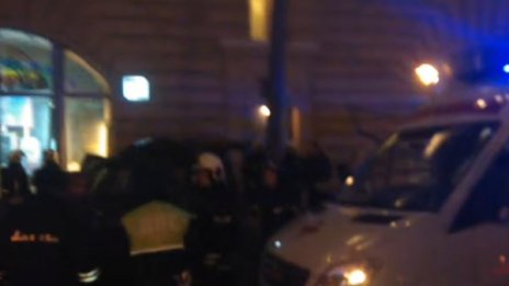 Джип се вряза в автобусна спирка в Москва, един е загинал