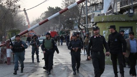 Расте броят на жертвите и ранените от атентата в Кабул