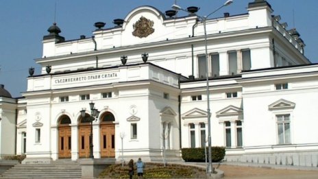 22 000 лв. дава НС за тухли, цимент, панти, шкурка...
