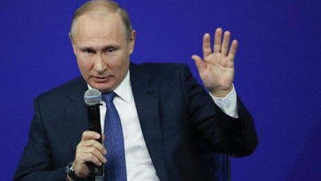 Проучване: Путин печели изборите със 70% от гласовете