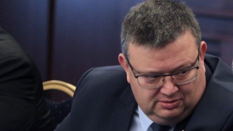 Цацаров: Има подозрения кой е поръчителят на Адриан Златков