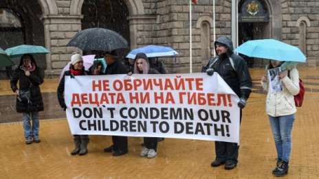 Протест пред МС: Колко струва детският живот у нас?