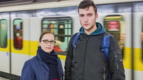 С риск за живота: Младеж спаси дете в метрото в Милано