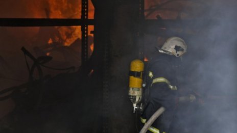 Пожарникари откриха мъртъв мъж. Починал преди огъня