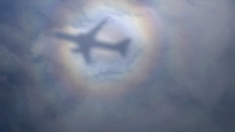 Ирански самолет с 66 души на борда се разби 
