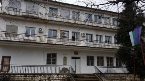 Младеж от център за деца с увреждания падна от 3 етаж