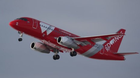 Самолет от Москва за Пукет бе върнат заради пожар в двигателя