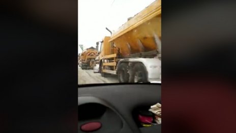 София в сняг, а четири снегорина стоят и не мърдат! Защо?