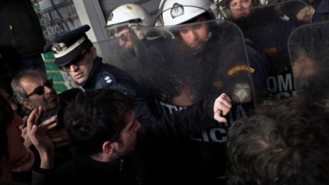 Анархисти заплашиха: Ще изравним със земята Атина!