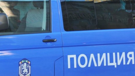 Пиян мъж наръга сина си след скандал в девинско село