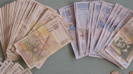 Измамник лъга бургазлийка три дни, взе й 16 хил.