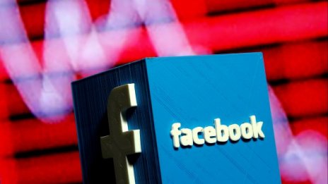 Facebook с крачка назад – няма да разделя новинарския поток на две