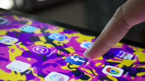 5 неща за любовта, които да не споделяте във Facebook