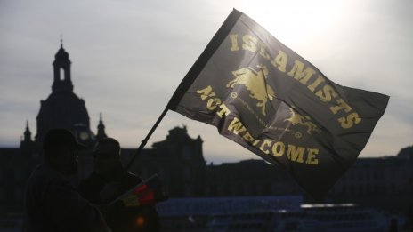 АзГ разреши на членовете си да ходят на митинги на ПЕГИДА