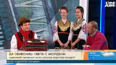 Исус - самоукият акордеонист с концерт в метрото