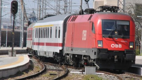 Железничар умря на релсите, ударила го подбивна машина 