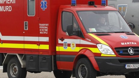 Седем загинали, след като микробус падна в река в Румъния